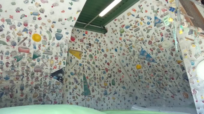 富山県のクライミング施設「クライミングジム FCSウォール」